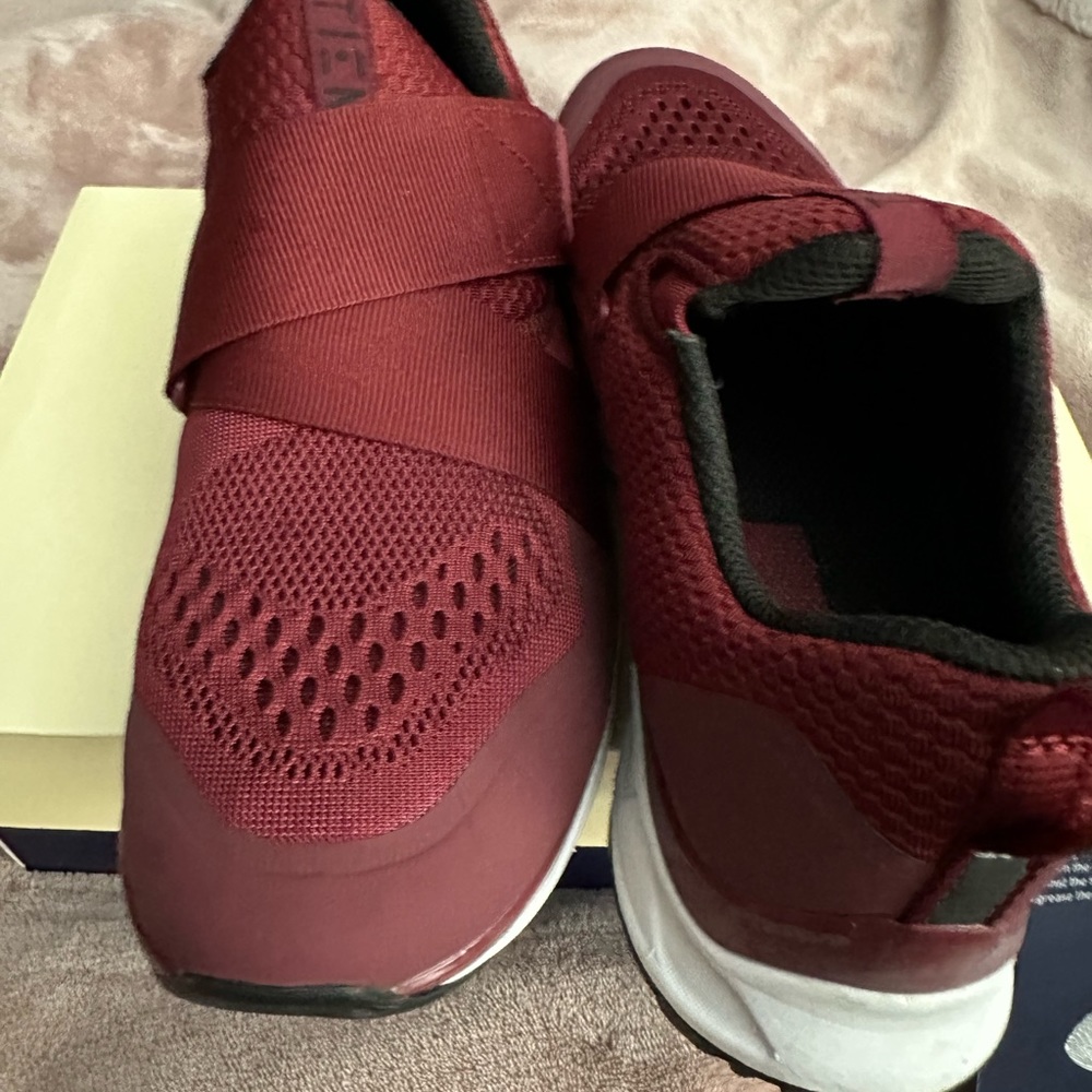 New TIEM Indoor Cycling Shoe - size 6.5 Merlot